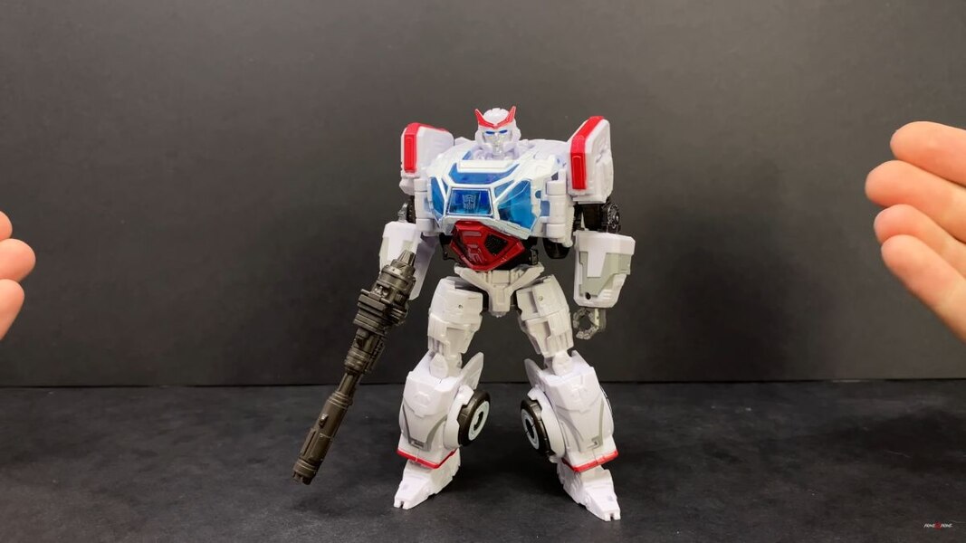 Transformers Bumblebee Movie Studio Series Ratchet In Hand Image  (24 of 45)